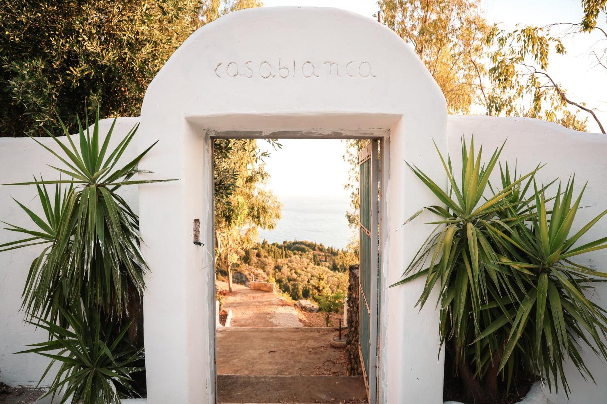 Casablanca Rooms Dhermi Bagian luar foto