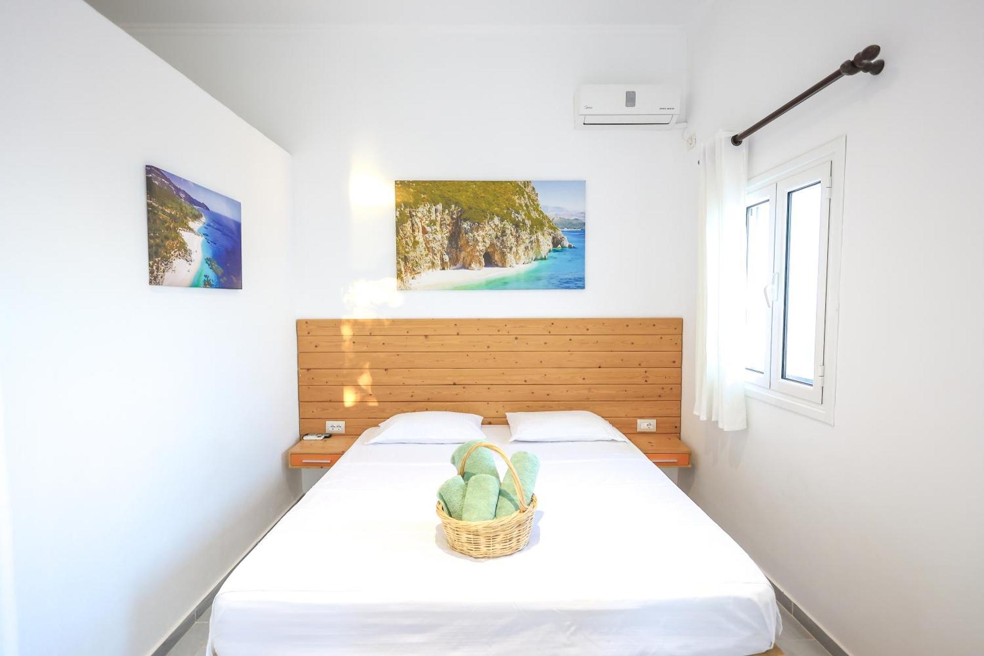 Casablanca Rooms Dhermi Bagian luar foto