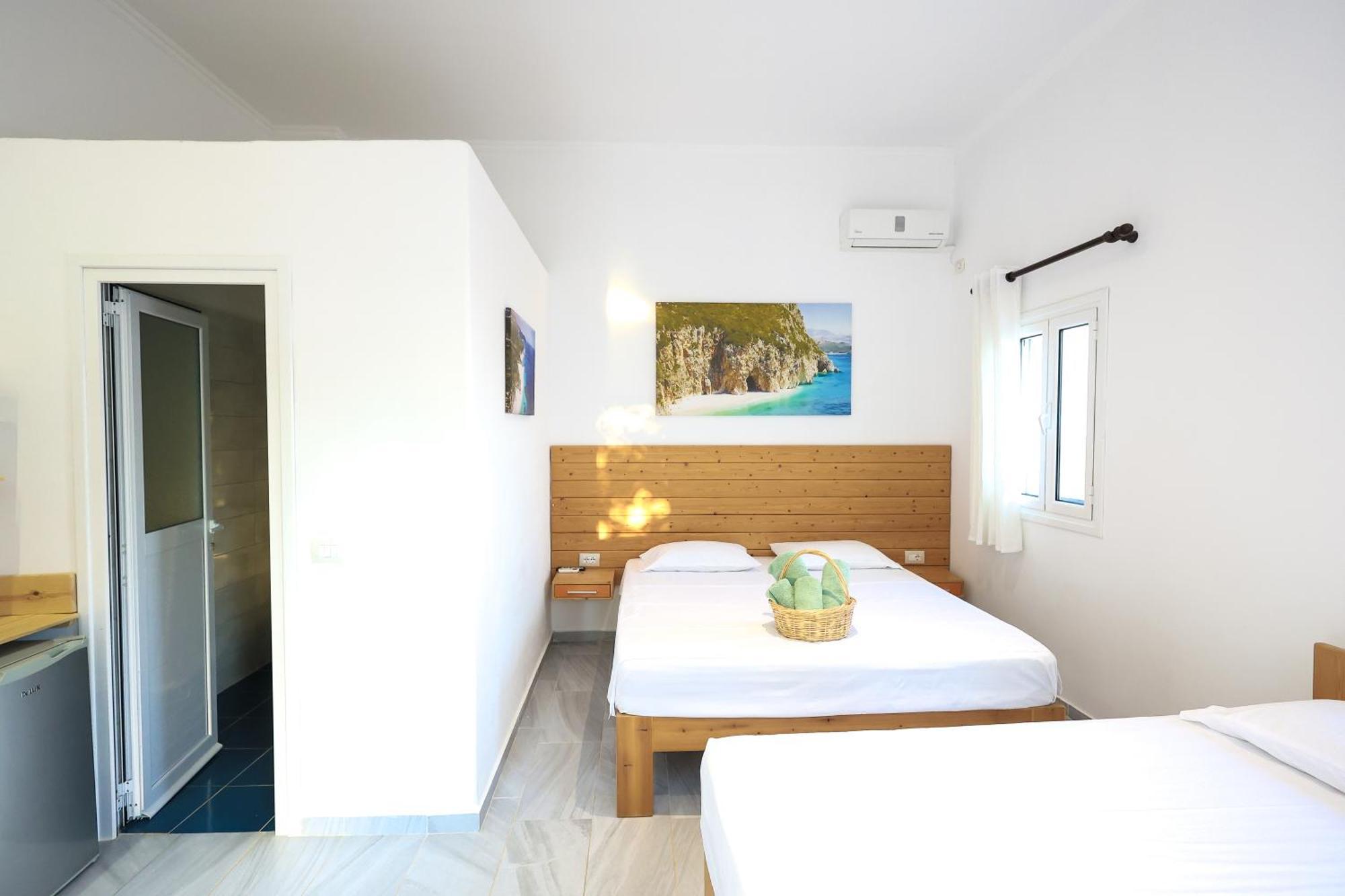 Casablanca Rooms Dhermi Bagian luar foto