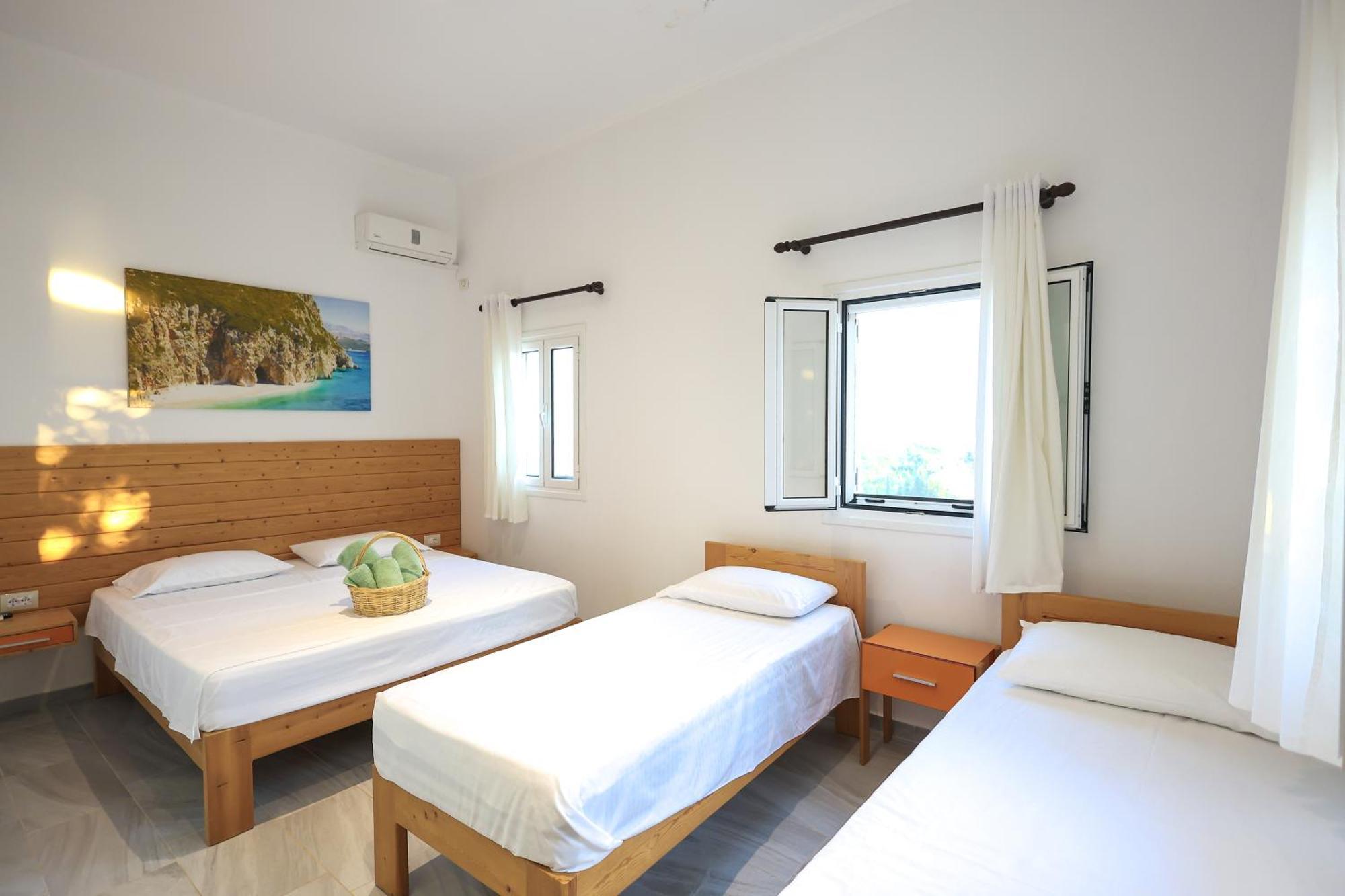 Casablanca Rooms Dhermi Bagian luar foto